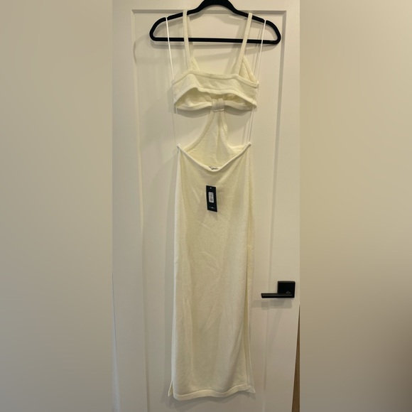 Fashion Nova ‘Days In The Sand Maxi Dress’ - Picture 3 of 11